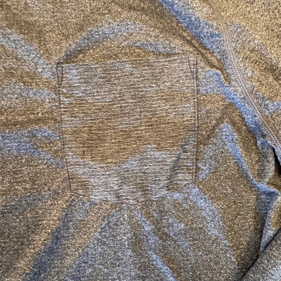 Vuori Men's Heathered Gray Long Sleeve Tee with Pocket M - Picture 3 of 3